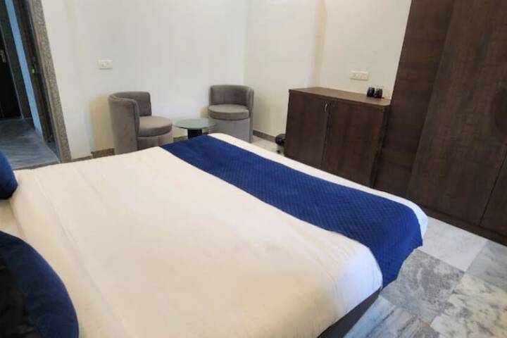 Room 3 of 13