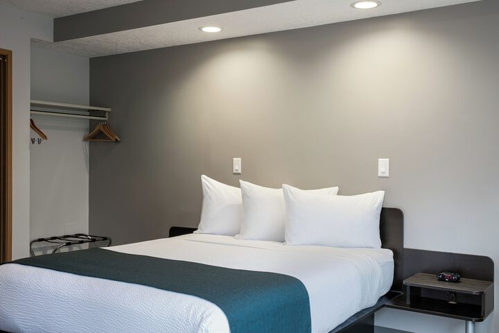 Room 10 of 51