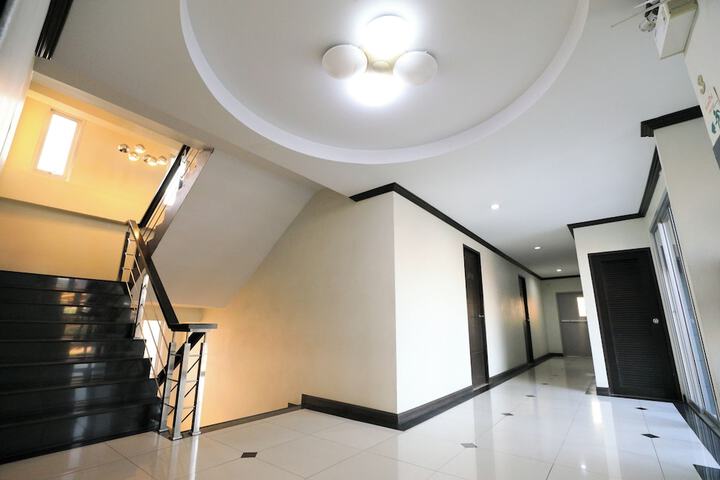 Ballroom/Hall 16 of 24
