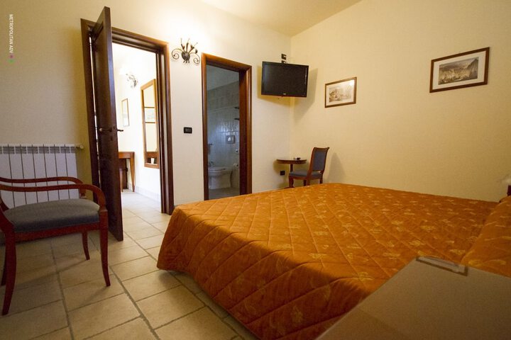 Room 8 of 68