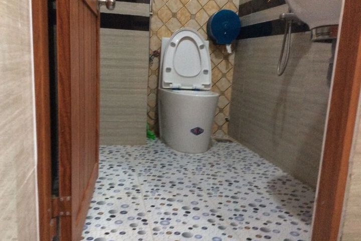 Room 2 of 28