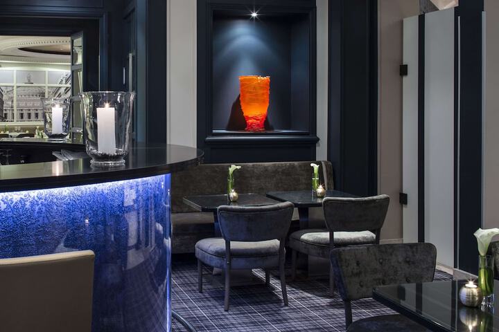 Lounge 50 of 59