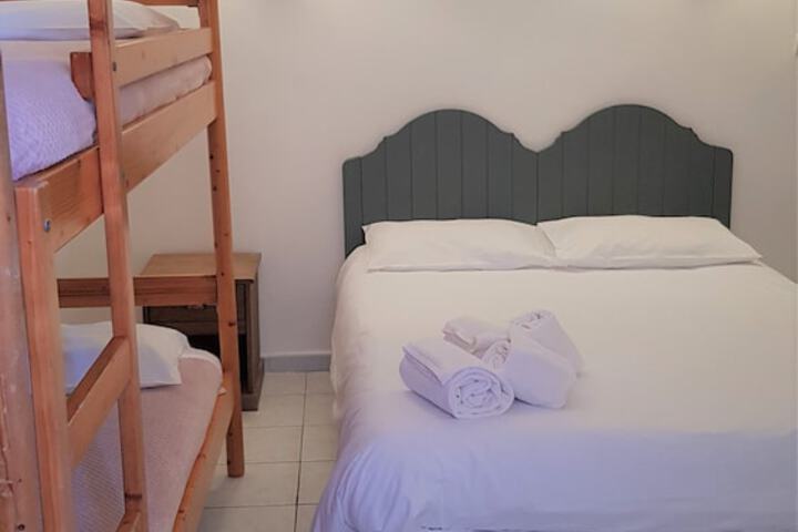 Room 10 of 34