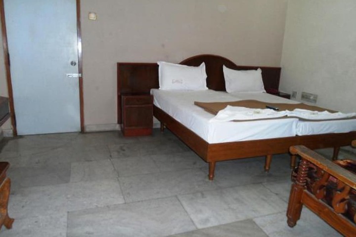 Room 11 of 21