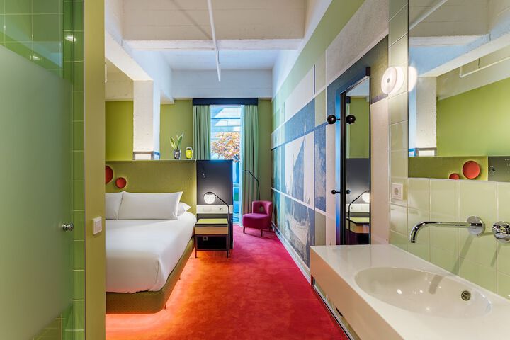 Room 47 of 77