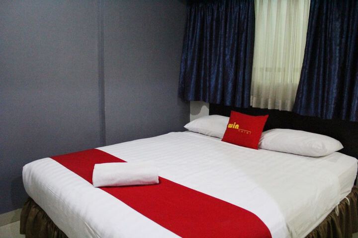 Room 12 of 18