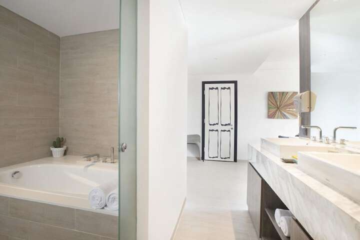 Room 4 of 60