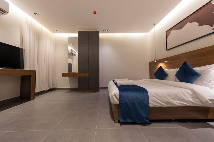 Room 16 of 40