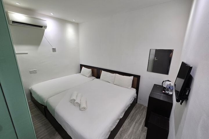 Room 10 of 27