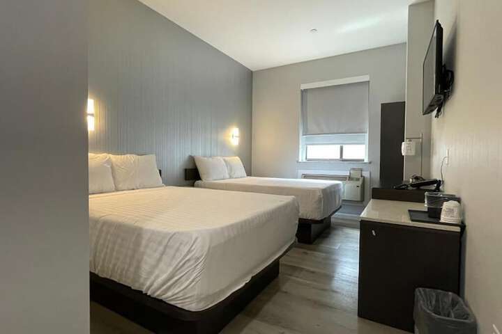 Deluxe 2 Double Beds (1 of 5)