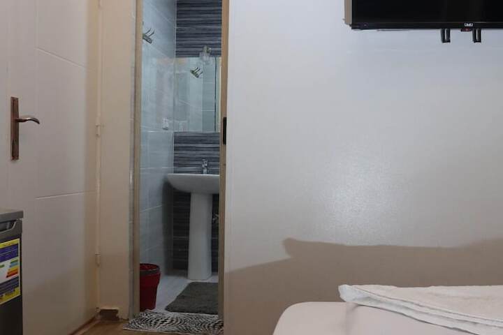 Room 33 of 137