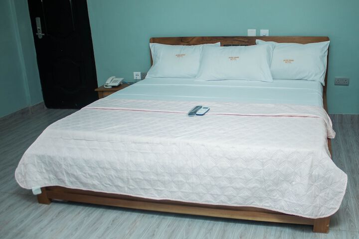 Room 4 of 4