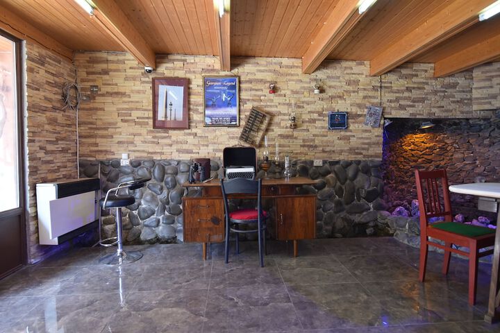 Lounge 42 of 58