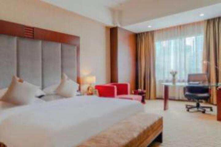 Room 16 of 18