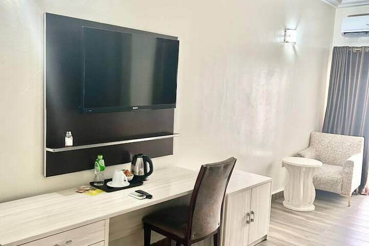 Room 13 of 35
