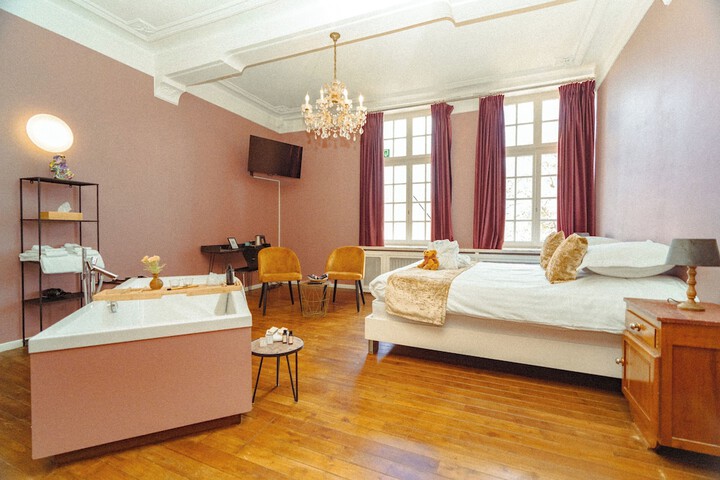 Room 24 of 69