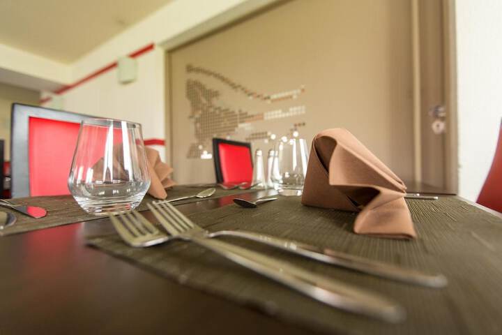 Dining 37 of 54
