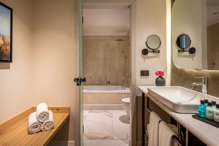 Room 42 of 82