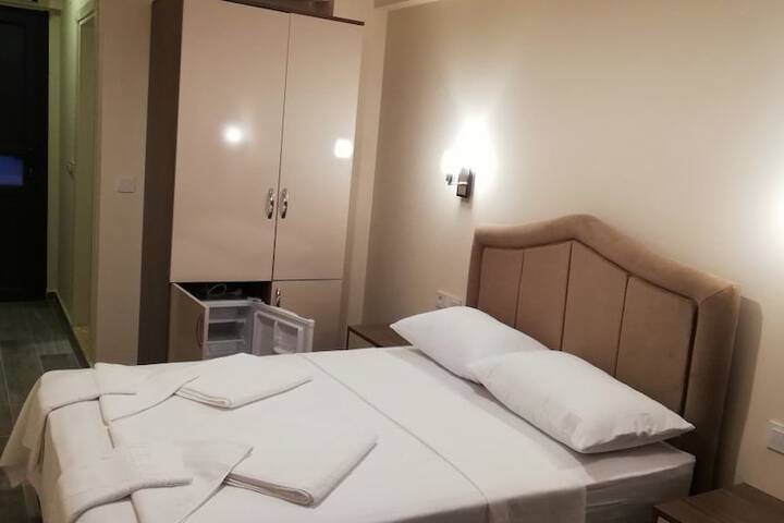 Room 5 of 7