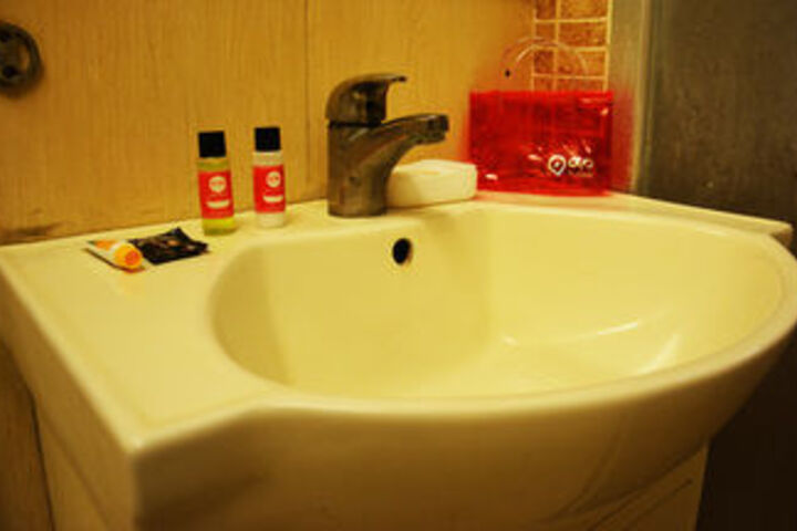 Room 5 of 32