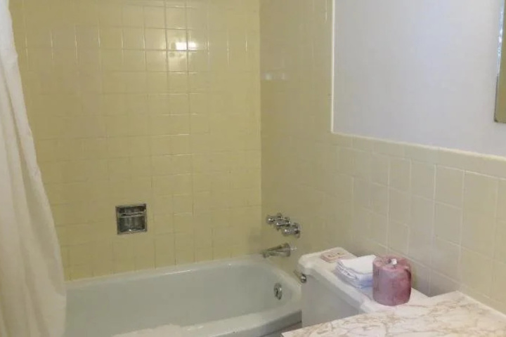 Room 5 of 9