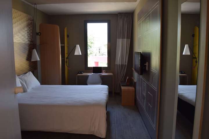 Room 3 of 16