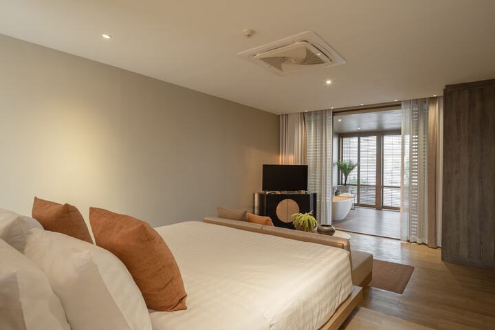 Room 16 of 53