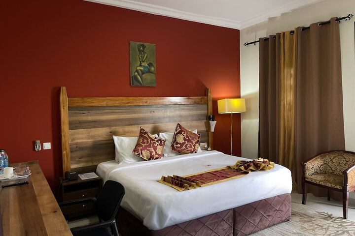 Room 8 of 15