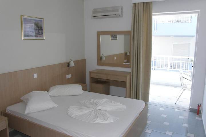 Room 6 of 6