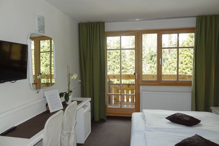 Room 3 of 64