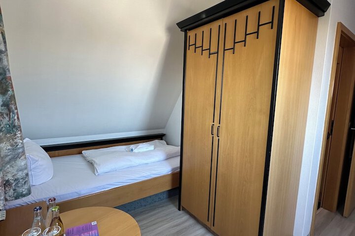 Room 34 of 70