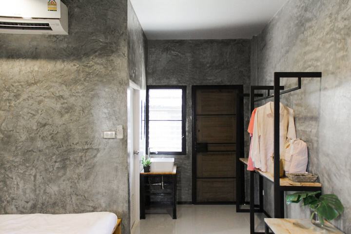 Room 27 of 46