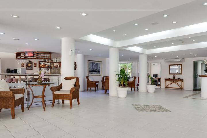 Entrance & Lobby