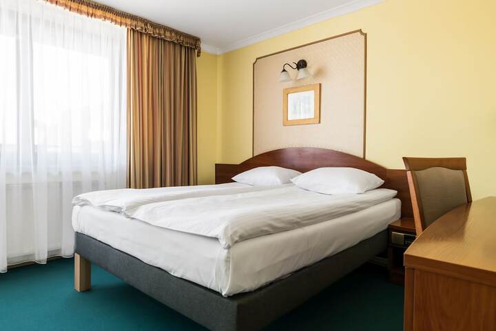Room 5 of 32