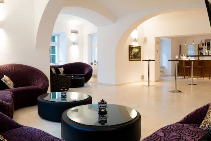Lounge 57 of 68