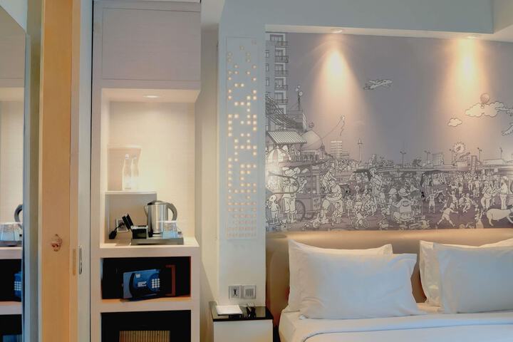 Room 33 of 161
