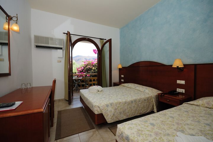 Room 6 of 38