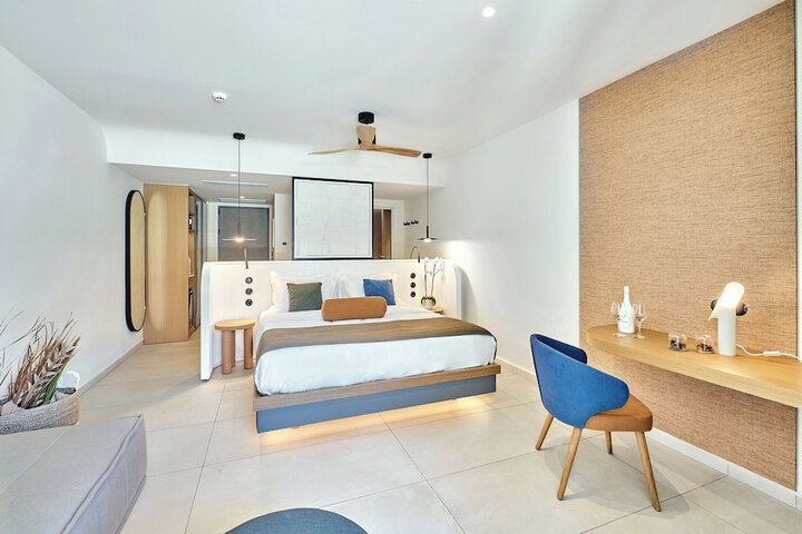 Room 45 of 182