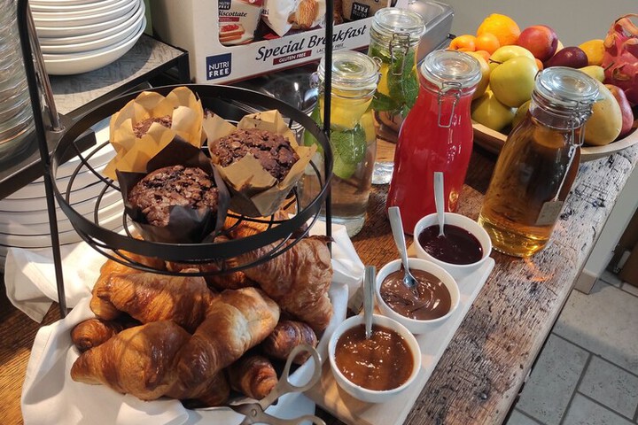 Breakfast/Coffee Service 98 of 152