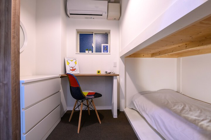 Room 16 of 80