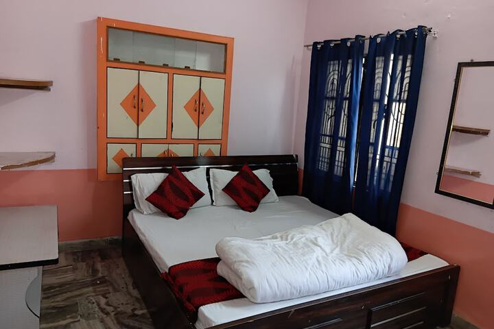 Room 12 of 20
