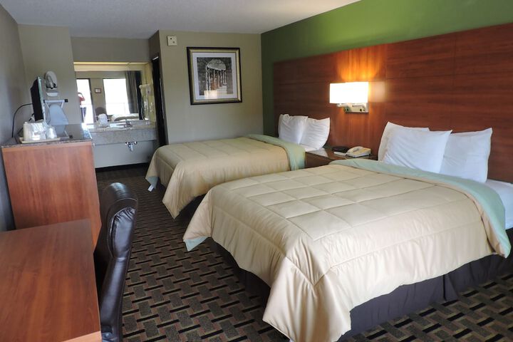 2 Queen Beds (8 of 8)