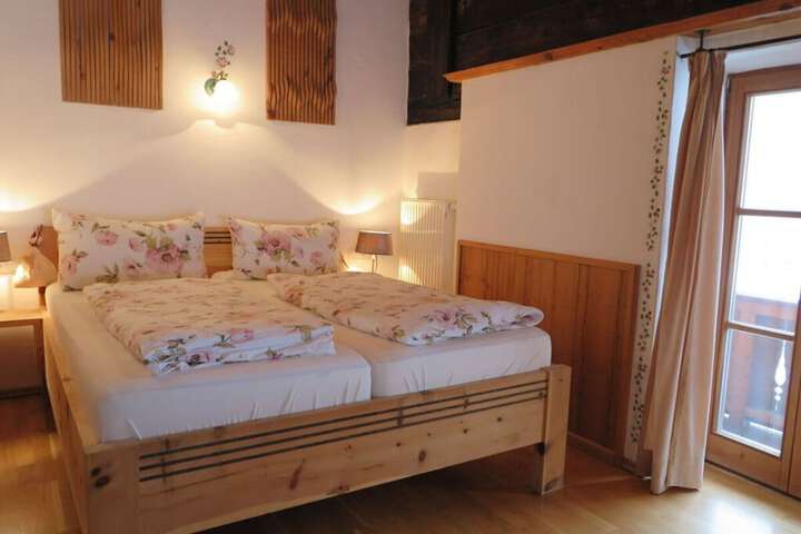 Room 2 of 38