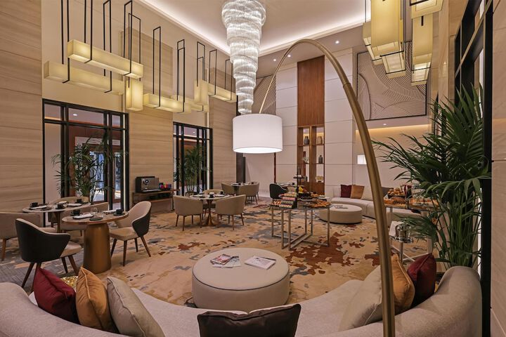 Lounge 100 of 125