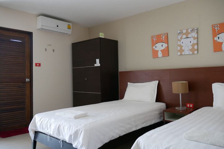 Room 11 of 19