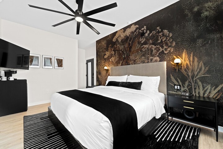 Room 10 of 33