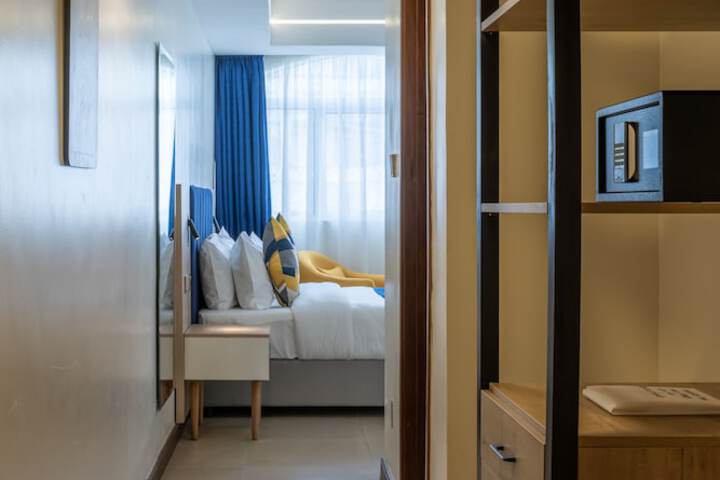Room 17 of 38
