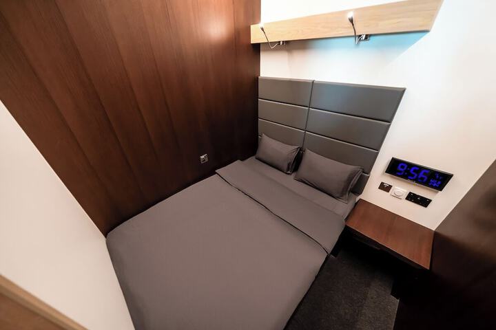 Room 13 of 23