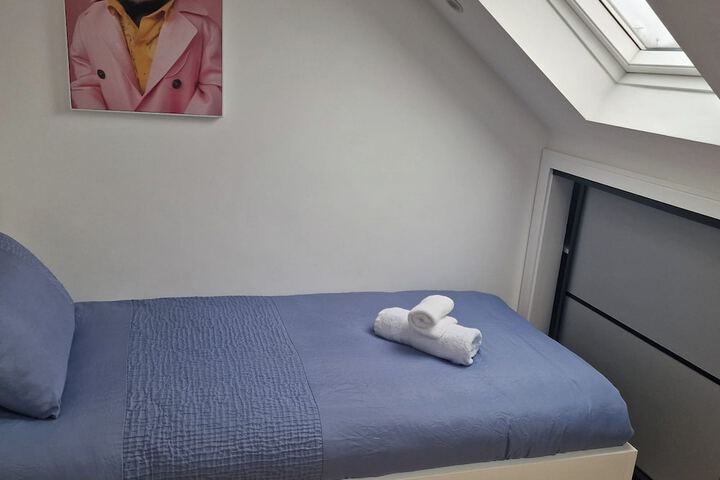 Room 10 of 104