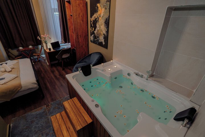 Room 19 of 37